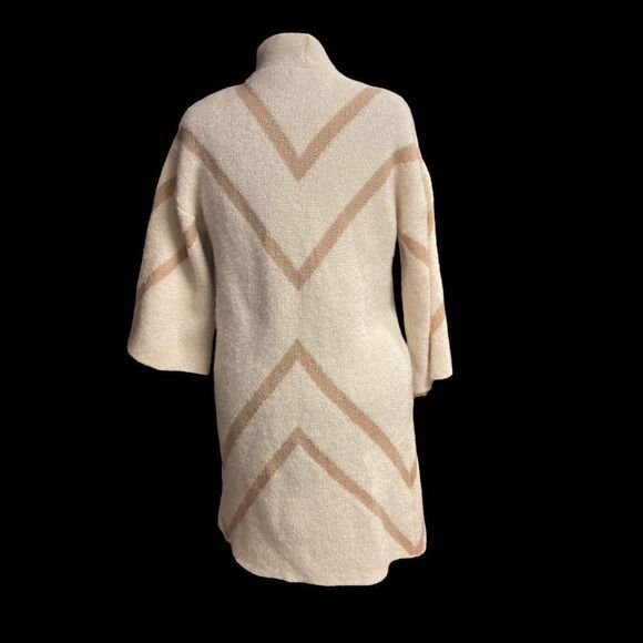 STEVE MADDEN Women’s Long Cardigan Sweater Shrug Size OSFM Cream & Tan - Picture 6 of 11